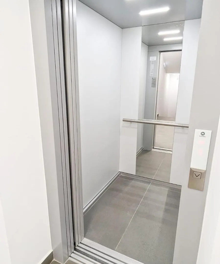 Elegant Escape 2 Apartman Bukarest